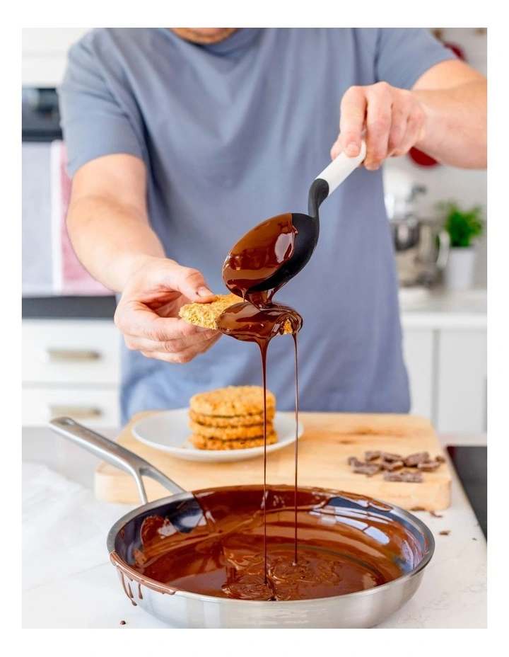 Basting Spoon in Porcelain image 4