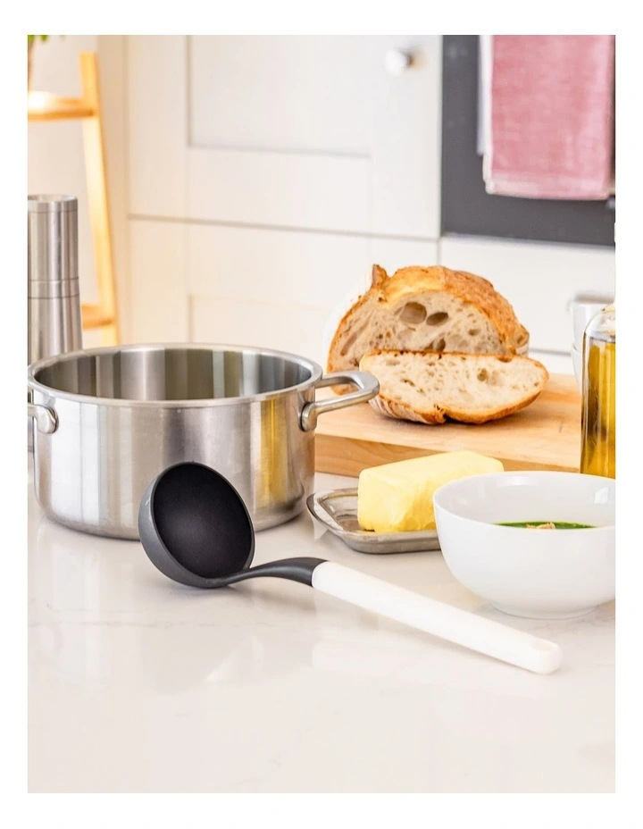 Ladle in Porcelain image 3