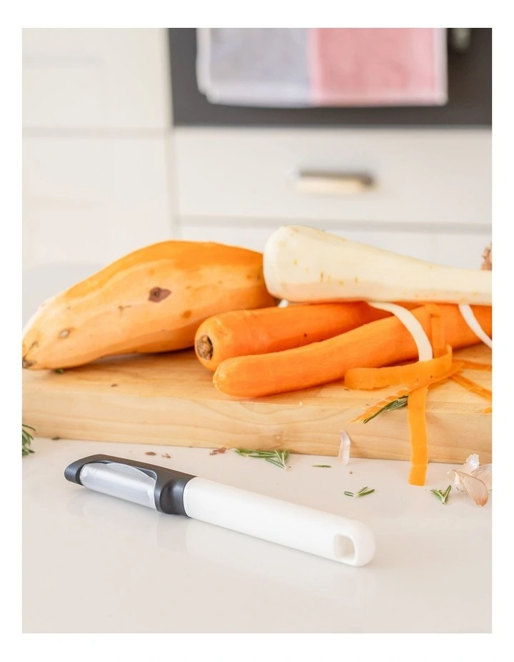 Euro Peeler in Porcelain image 3