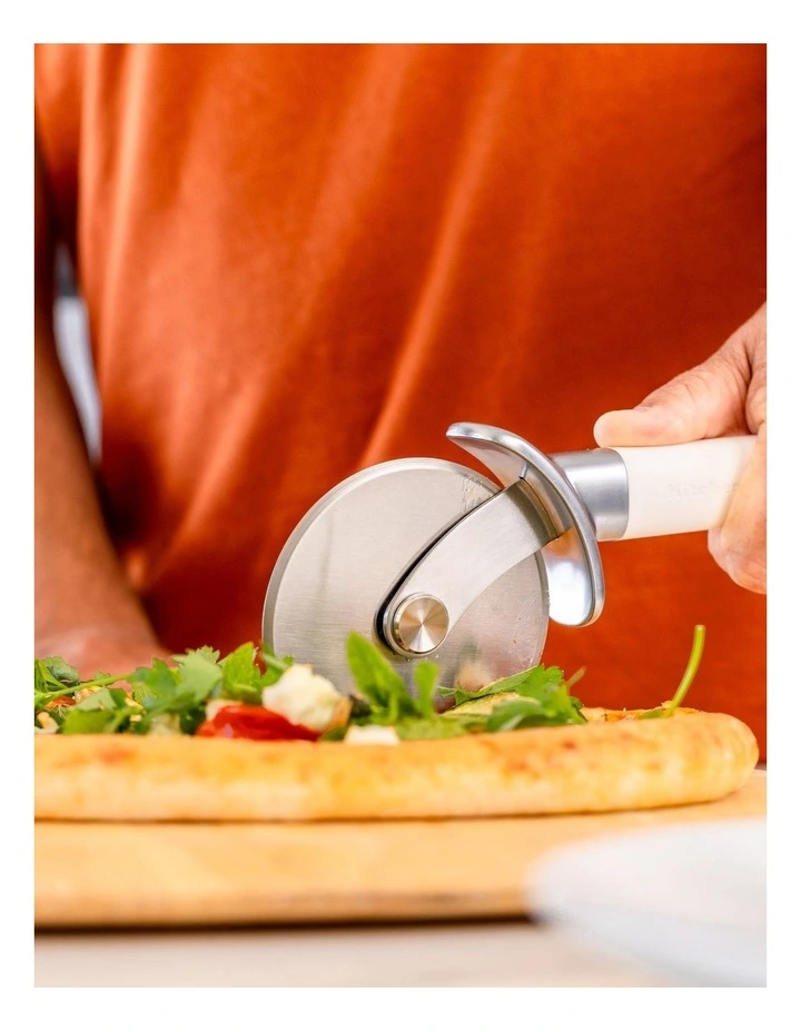 Pizza Wheel in Porcelain image 5