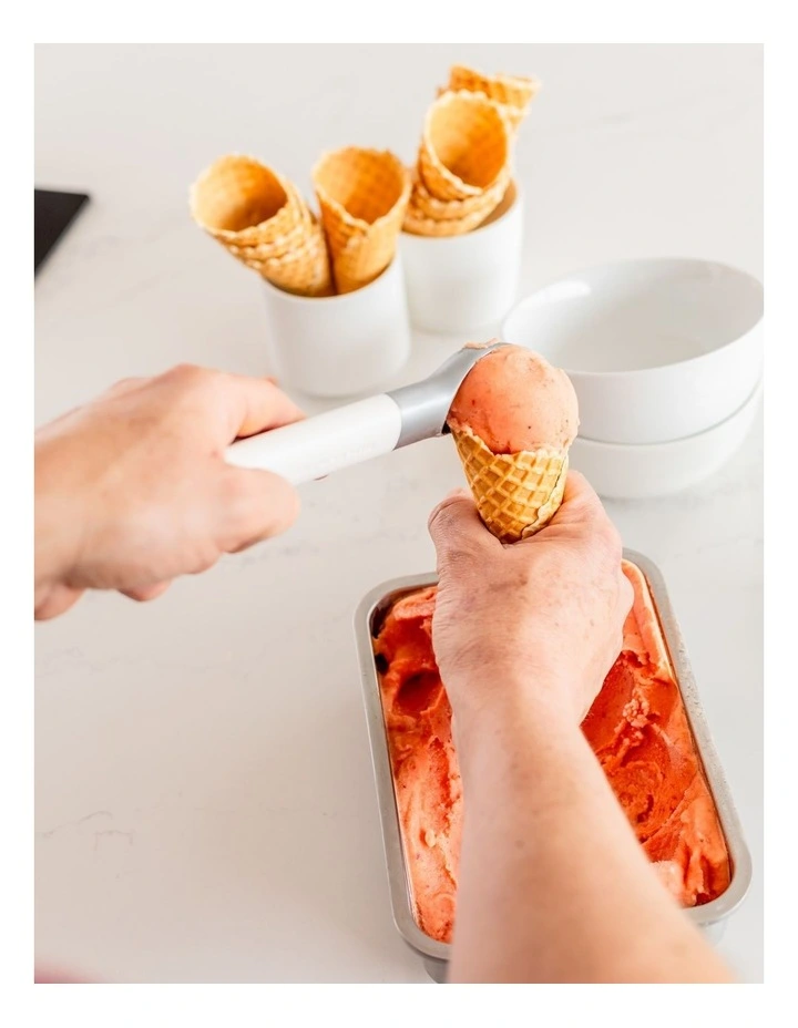 Ice Cream Scoop in Porcelain image 5