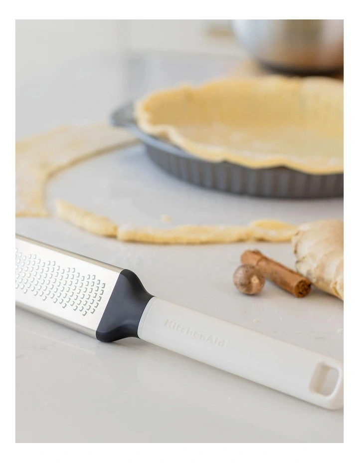 Fine Etched Grater in Porcelain image 2