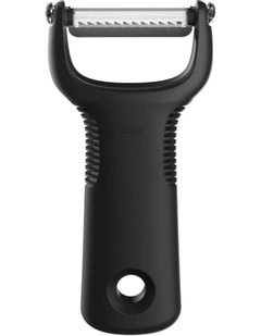 Julienne Peeler in Black