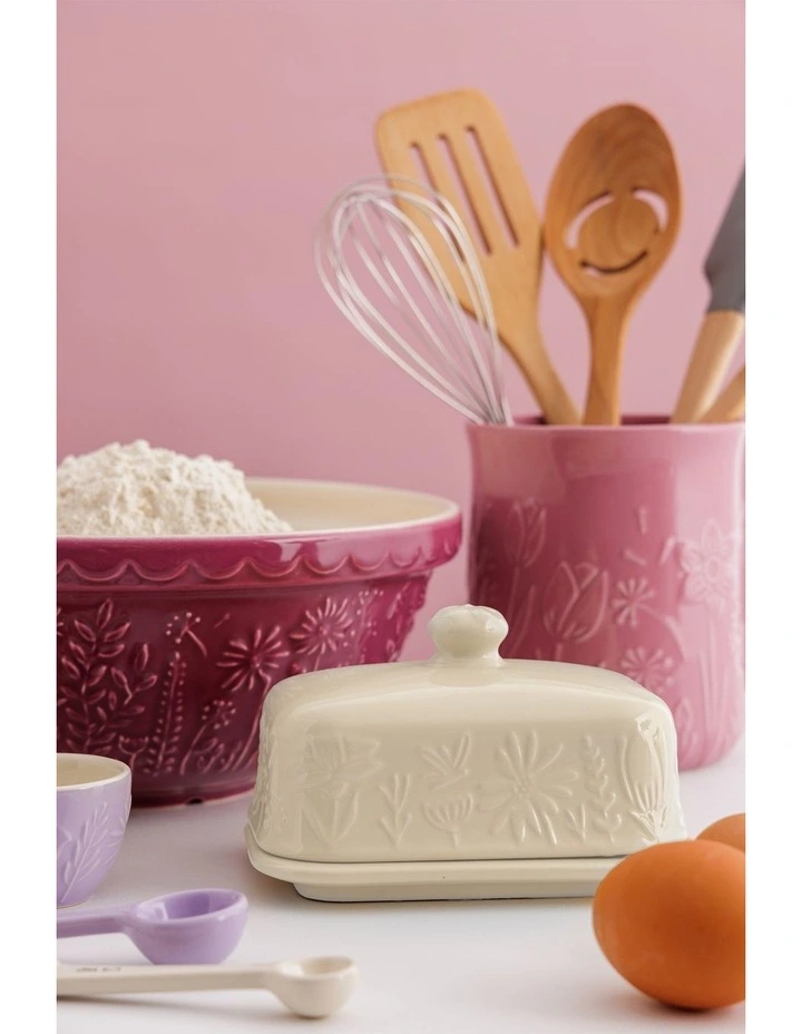 The Meadow Butter Dish 9 x 15.6 x 10.6cm in Cream image 2