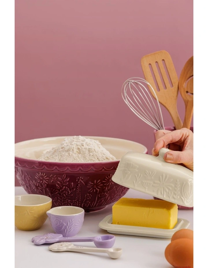 The Meadow Butter Dish 9 x 15.6 x 10.6cm in Cream image 6