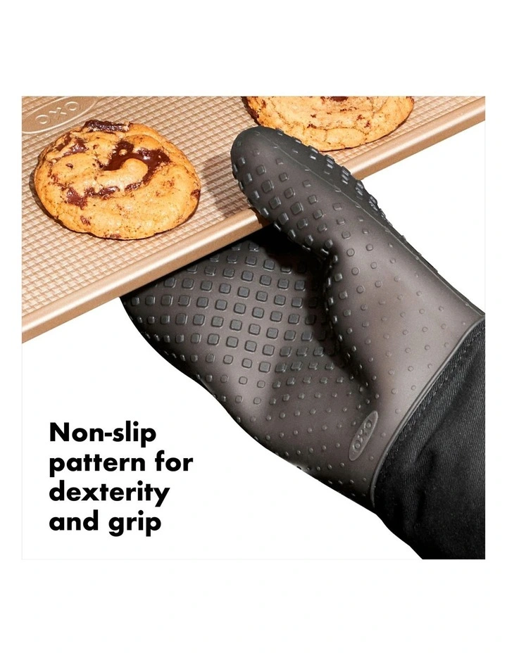 Silicone Oven Mitt in Black image 4