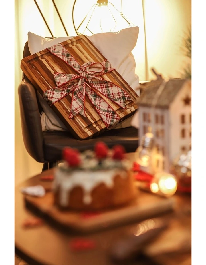 Traditional Medium Cutting Board With Juice Canal in Brown image 5