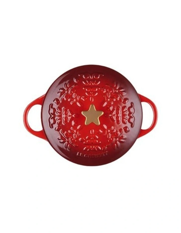 Round Mini Cocotte Star Knob 4C 700ml in Cerise image 3