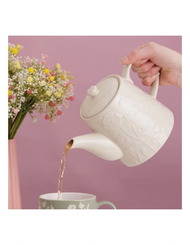 The Meadow Teapot 15 x 23 x 13cm/800ml in Cream image 2