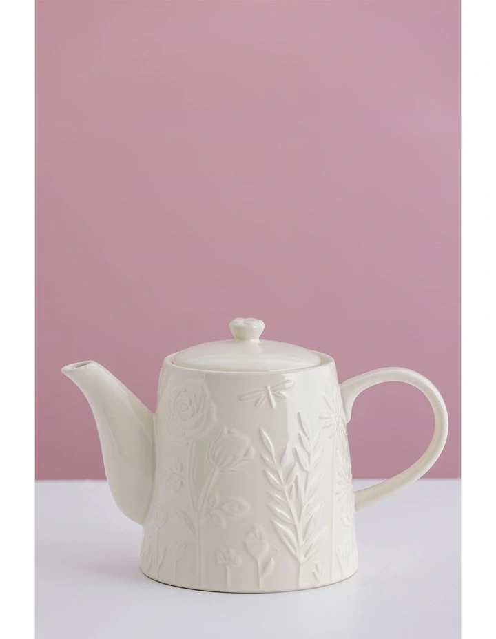 The Meadow Teapot 15 x 23 x 13cm/800ml in Cream image 4