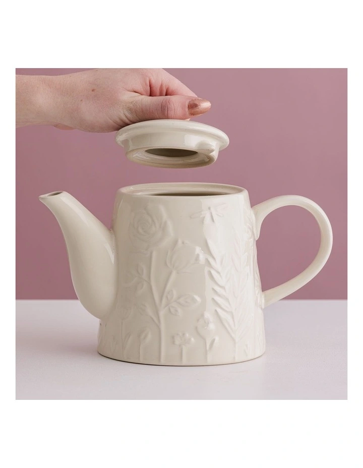 The Meadow Teapot 15 x 23 x 13cm/800ml in Cream image 5