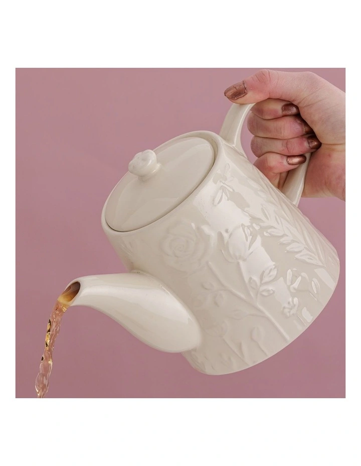 The Meadow Teapot 15 x 23 x 13cm/800ml in Cream image 6