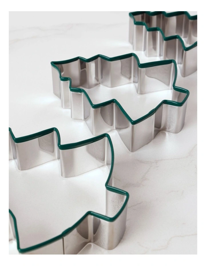 Christmas Tree Cookie Cutter Set of 3 in Green image 4