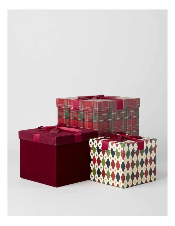 Heirloom Christmas Velvet Medium Gift Box in Red: 19cm image 5