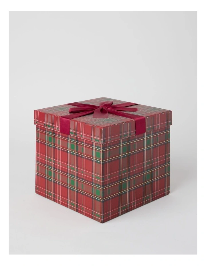 Heirloom Christmas Tartan Large Gift Box in Red: 21cm image 3