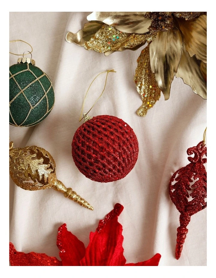 Heirloom Christmas Glittered Weave BaubleRed: 8cm image 3