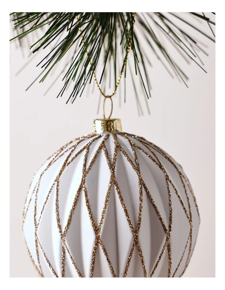 Luxe Christmas Plastic Embossed Diamond withGlitter BaubleWhite: 8cm image 2