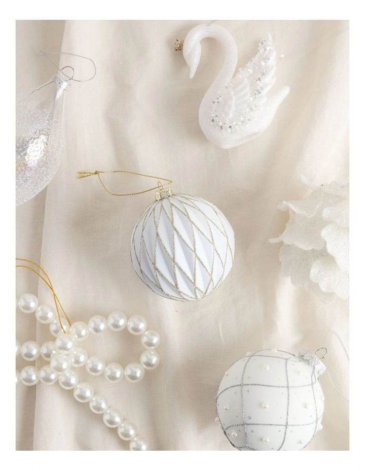 Luxe Christmas Plastic Embossed Diamond withGlitter BaubleWhite: 8cm image 3
