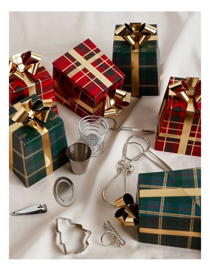 Heirloom Christmas Tartan 6pk Present Crackers 25cm in Green/Red image 5