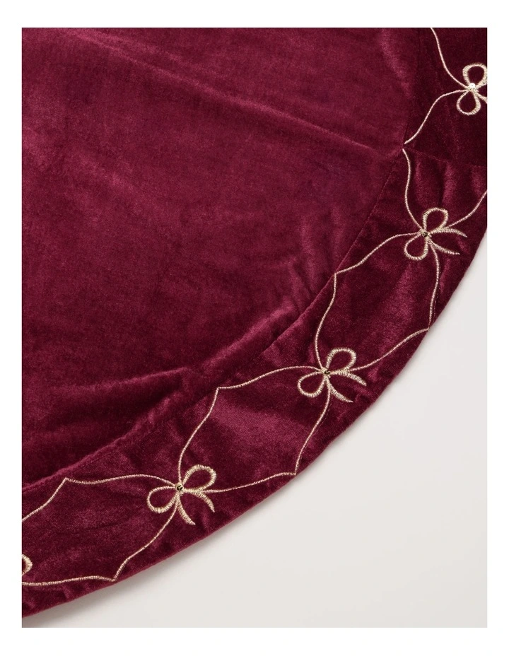 Heirloom Velvet Bows & Sequins Tree Skirt in Red: 120cm image 4