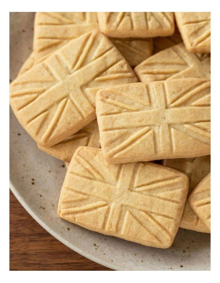 Walkers The Prince & Princess of Wales Tin Union Jack Shortbread 300g image 2