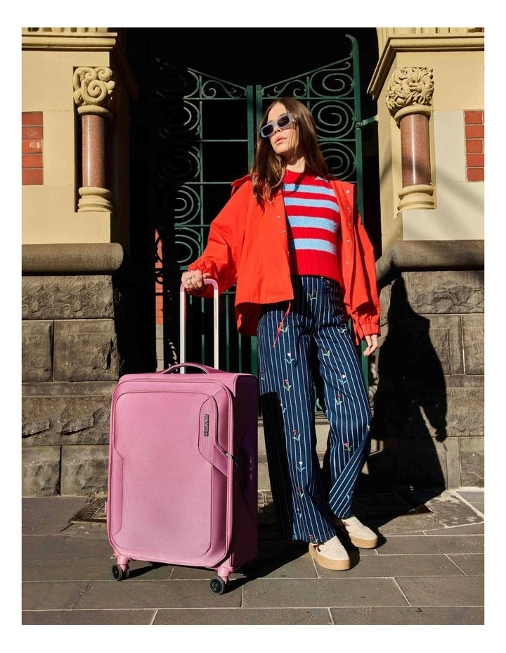 Applite 5 Spinner Suitcase 55cm in Lilas Pink image 7