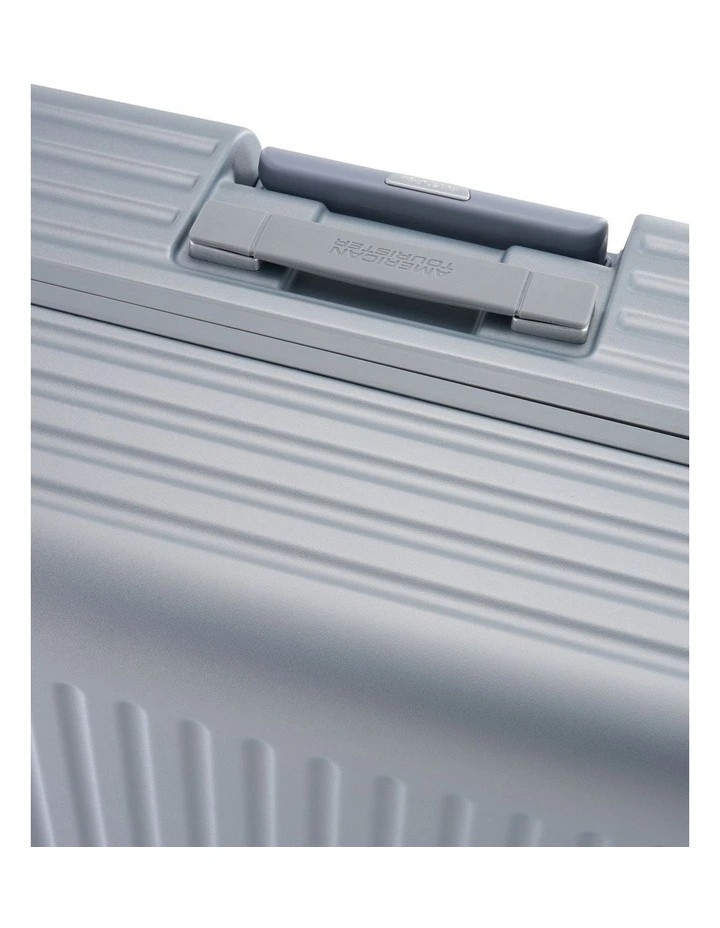 Lockation Spinner 75/28 Frame OS Suitcase in Light Silver image 6