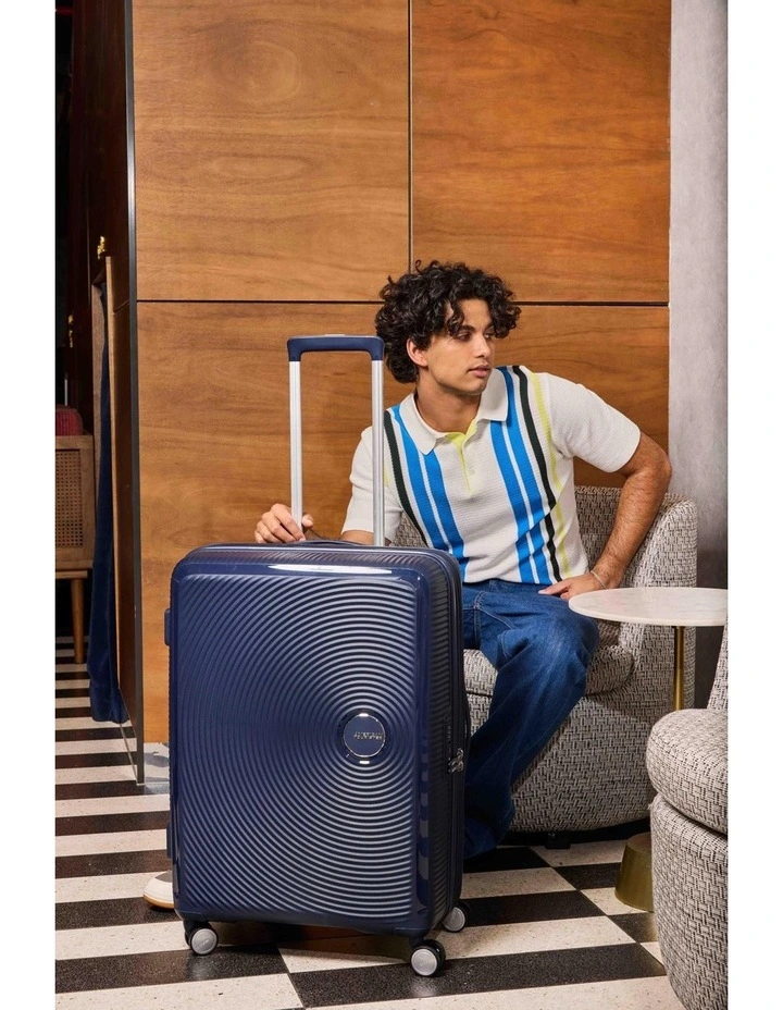 Curio 2 55cm Spinner Suitcase in Arctic Navy image 7