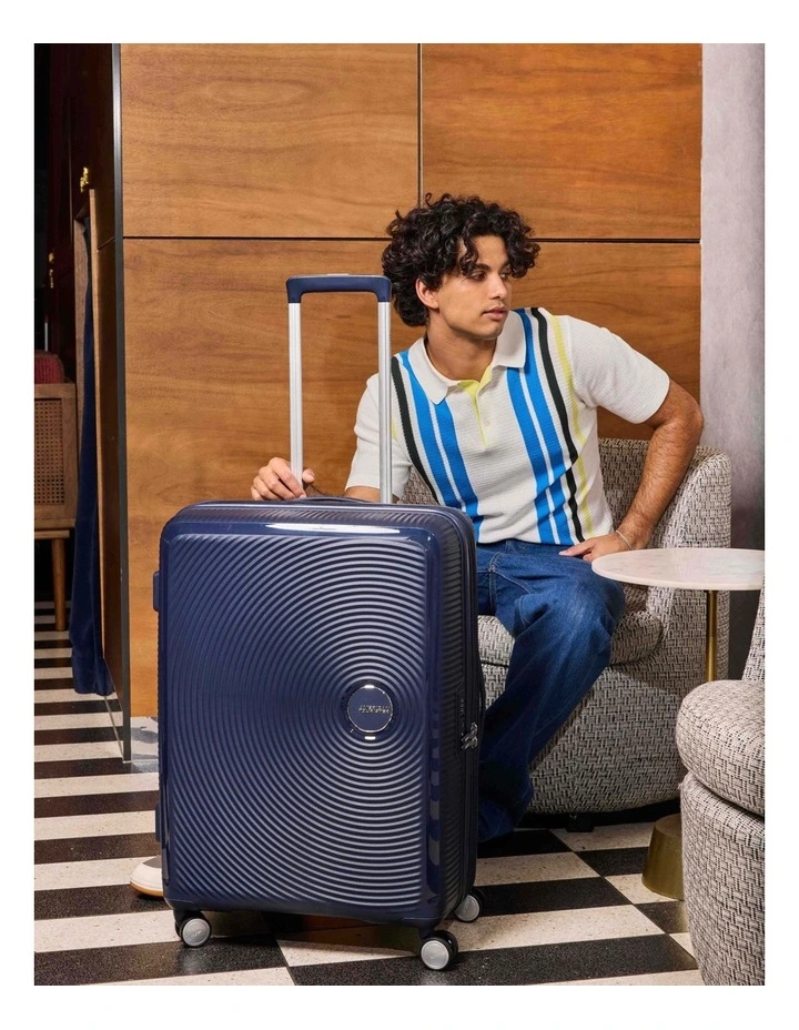 Curio 2 69cm Spinner Suitcase in Arctic Navy image 7
