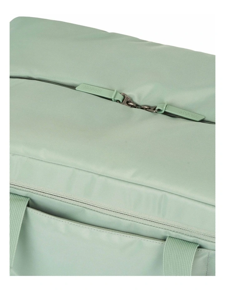 Groove Medium Duffle Bag in Urban Green image 6