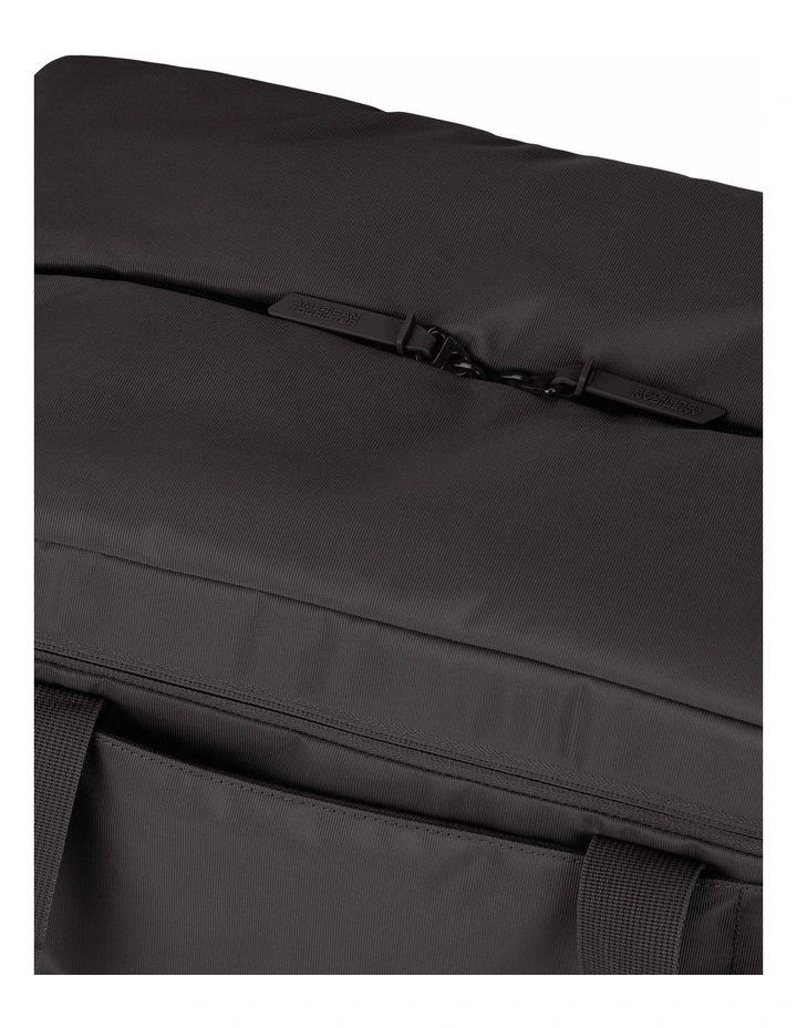 Urban Groove Medium Duffle in Black image 5
