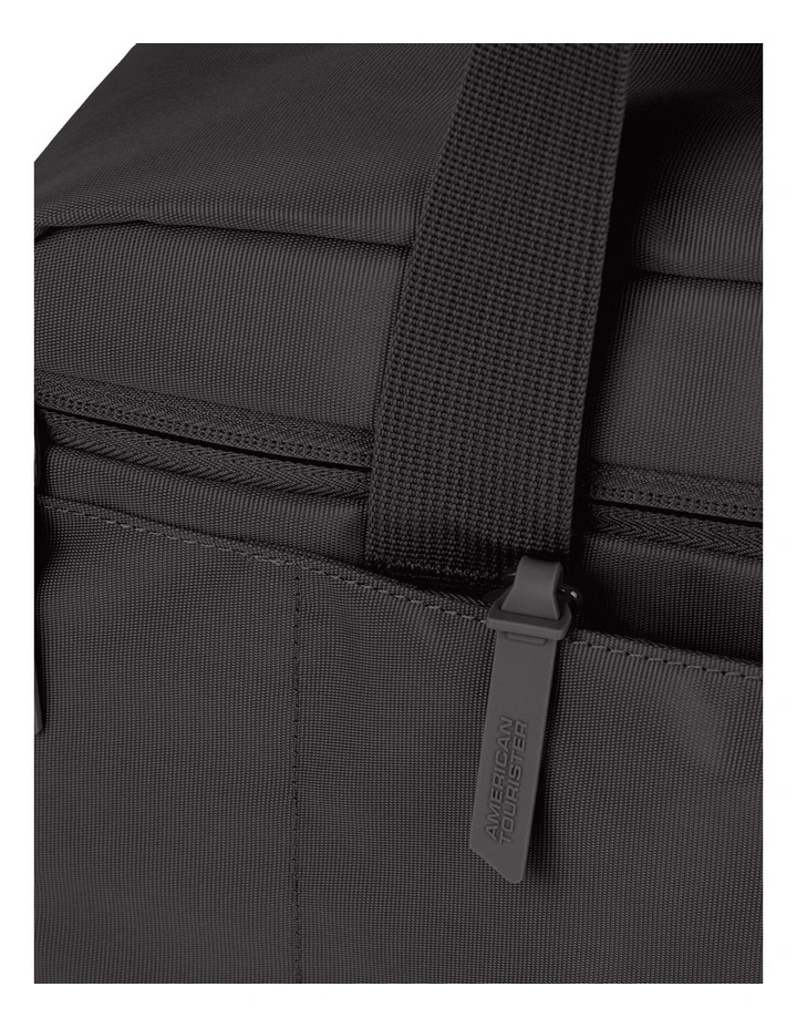 Urban Groove Medium Duffle in Black image 7