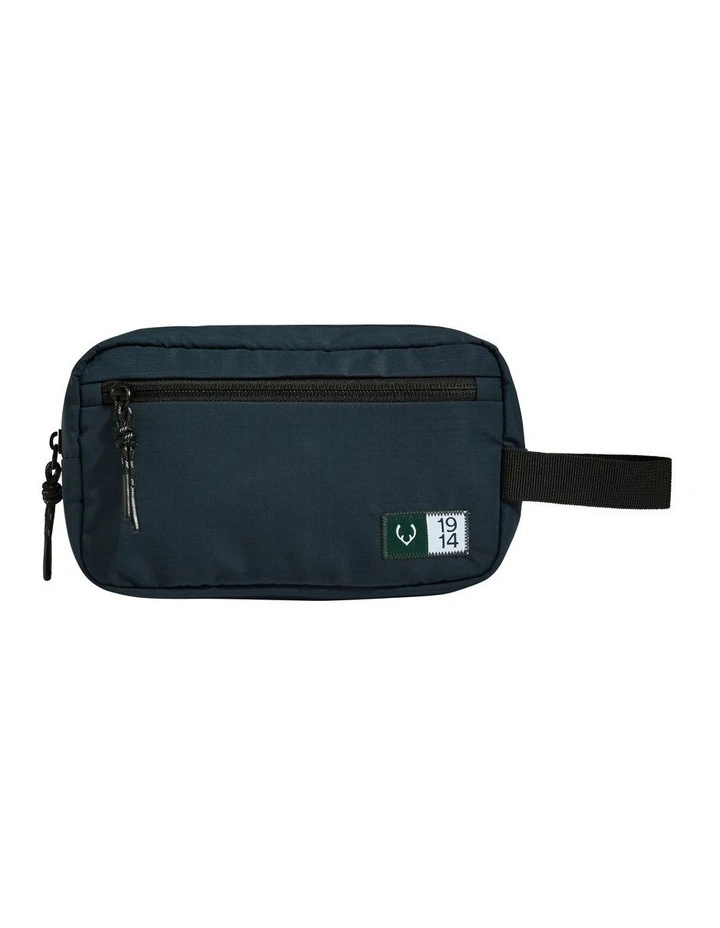 Essential Wash Bag 4734114061 in Navy image 1