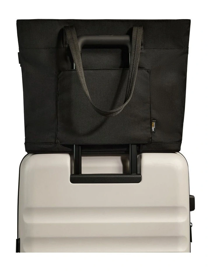 Urban Core Tote Bag in Black 4732124137 image 4