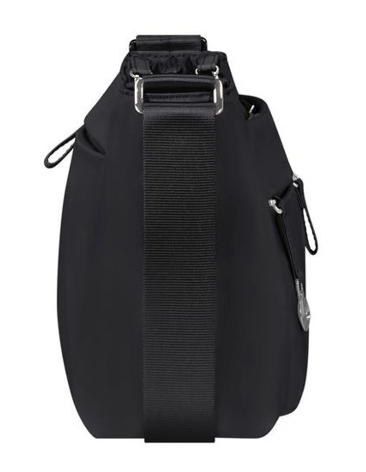 Move 5.0 Horiz. Shoulder Bag flap In Black image 5