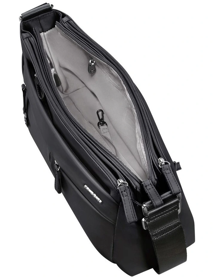 Move 5.0 Horiz. Shoulder Bag flap In Black image 6