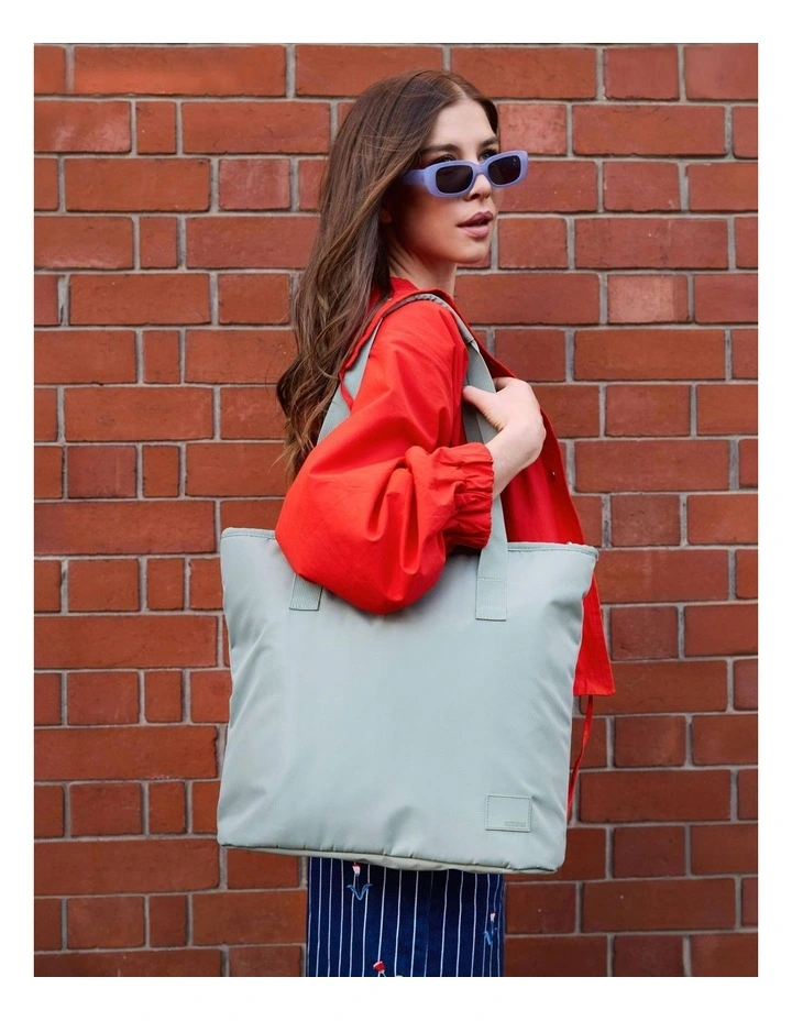 Urban Groove Tote in Urban Green image 7