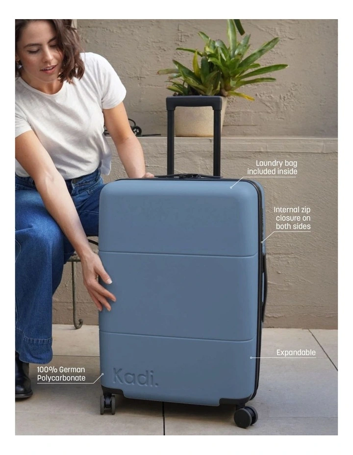 Medium Check-in Suitcase 66.5cm in Midnight Dusk image 3