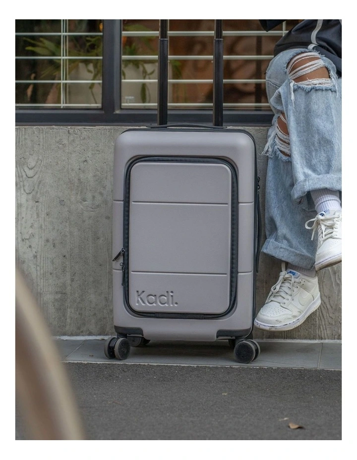 Carry-on Business Suitcase 55.5cm in Pebble image 2