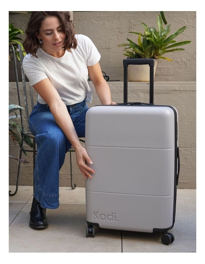 Medium Check-in Suitcase 66.5cm in Pebble image 2