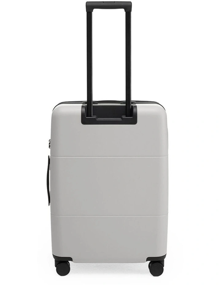 Medium Check-in Suitcase 66.5cm in Pebble image 3