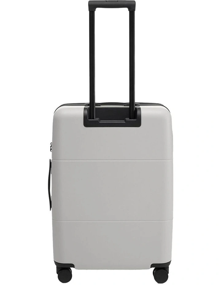 Medium Check-in Suitcase 66.5cm in Pebble image 4