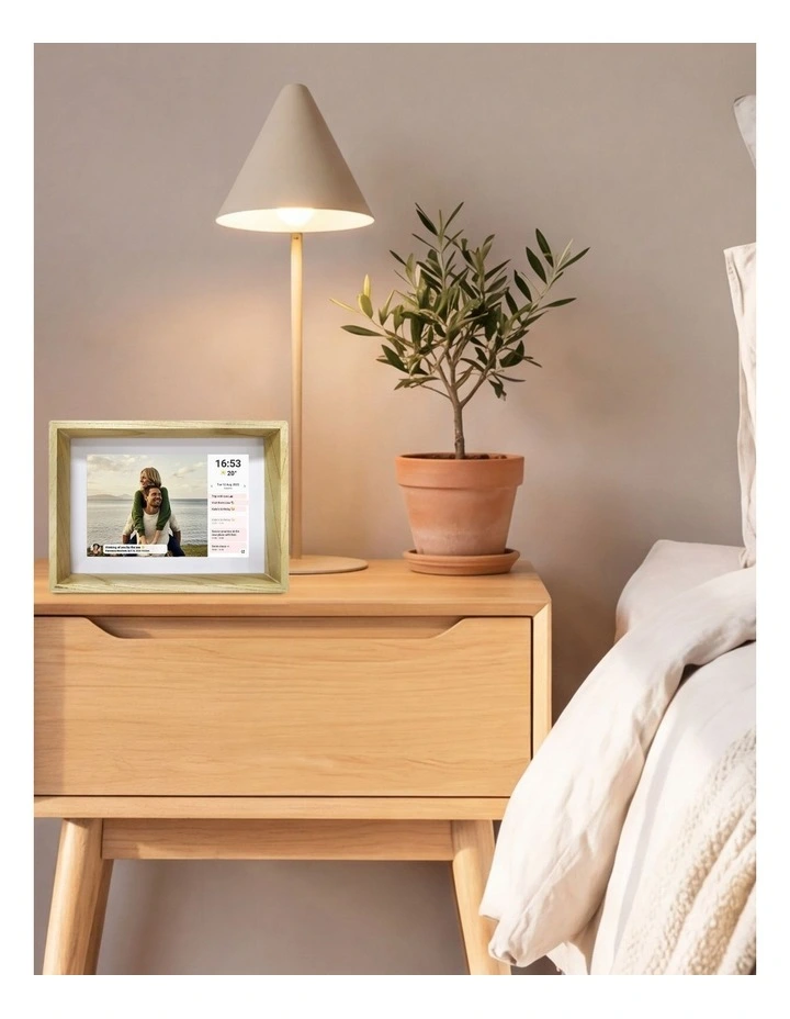 Frameo 10 Boxy Smart Photo Frame in Wood DPF1060 image 7