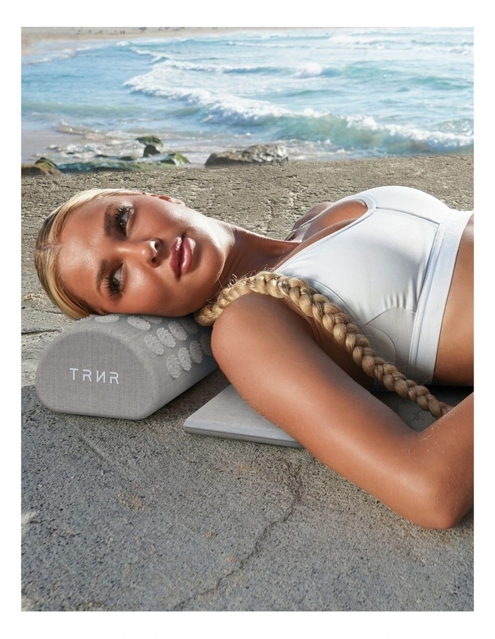 Acupressure Mat And Pillow Set in Grey image 2