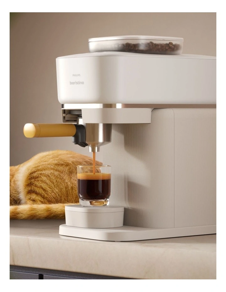 Baristina Espresso Machine BAR300/00 in Cloud White image 6