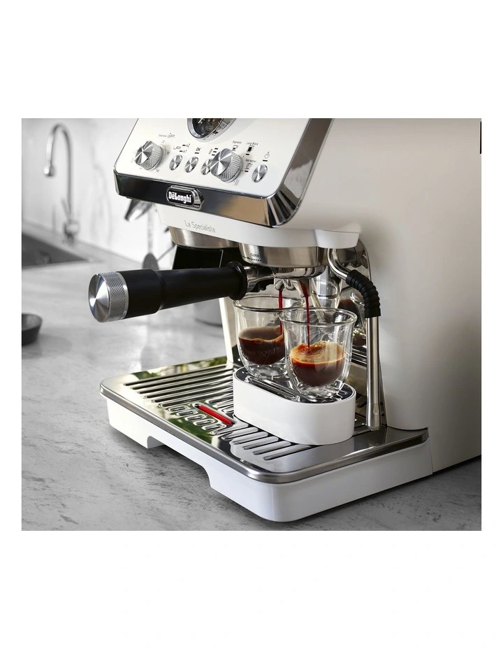 La Specialista Arte Evo with Cold Brew Coffee Machine in White EC9255W2 image 6