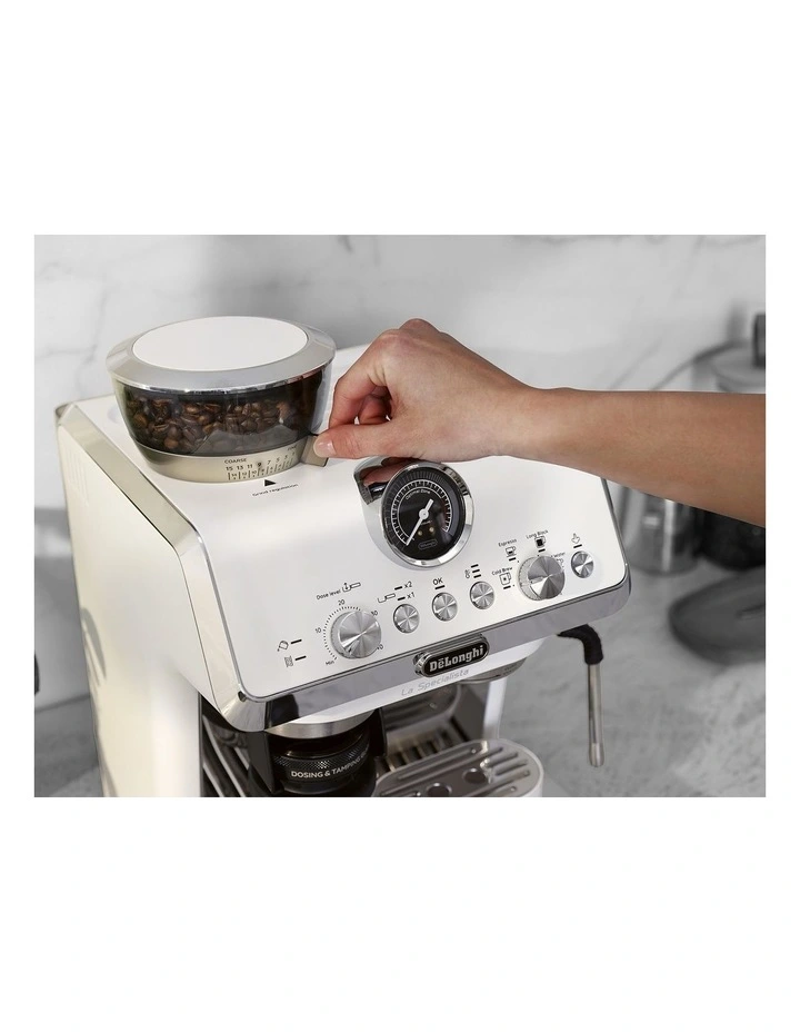 La Specialista Arte Evo with Cold Brew Coffee Machine in White EC9255W2 image 7