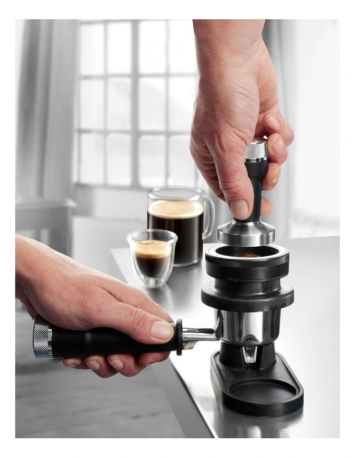 La Specialista Arte Manual Coffee Machine in Metal Black EC9155MB2 image 5