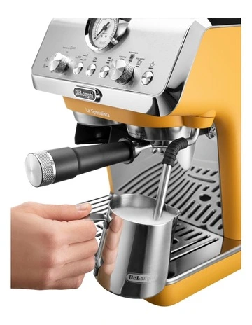 La Specialista Arte Manual Pump Coffee Machine