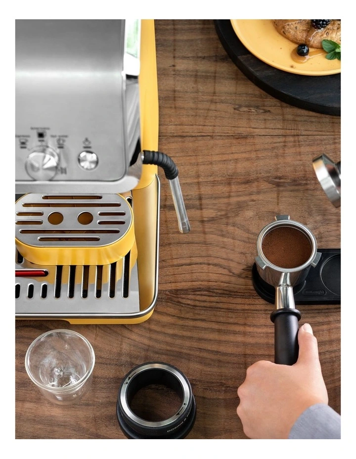 La Specialista Arte Manual Pump Coffee Machine image 6